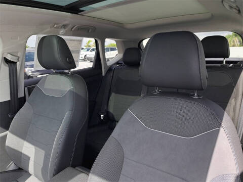 2025 Volkswagen Taos SE Black