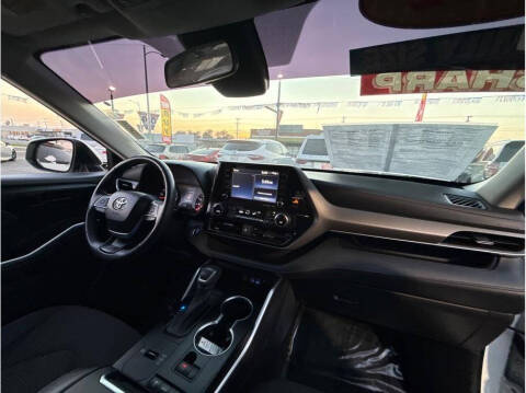 2022 Toyota Highlander LE