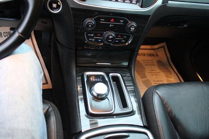 2017 Chrysler 300 Limited