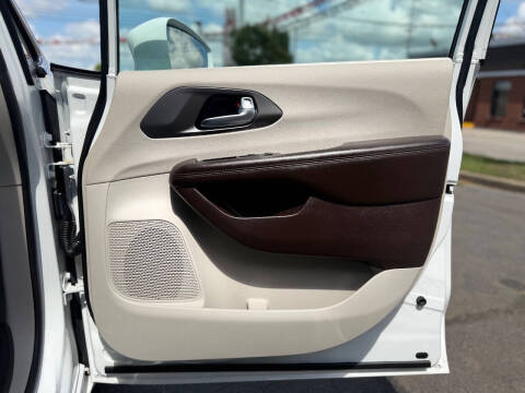 2019 Chrysler Pacifica Touring L Plus