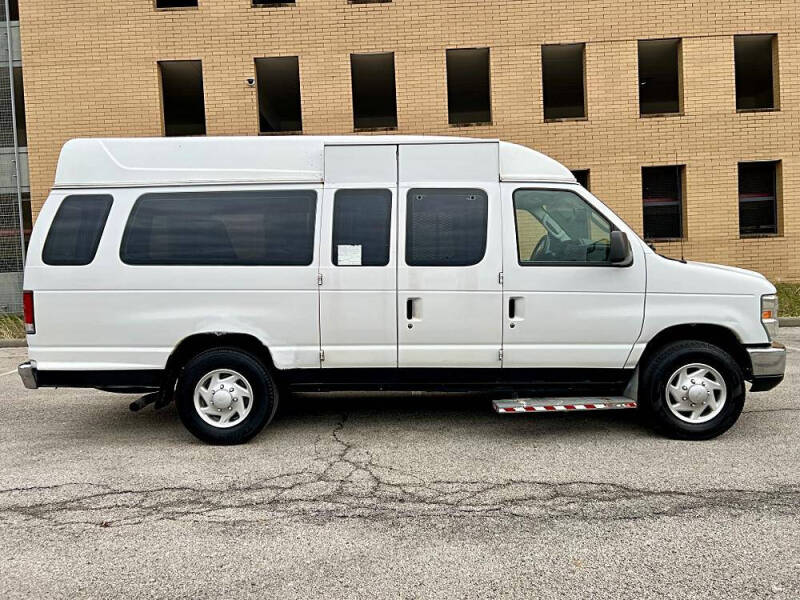 2013 Ford E-Series E-350 SD