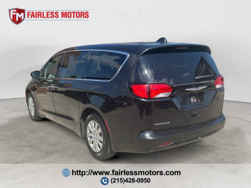 2021 Chrysler Voyager LX