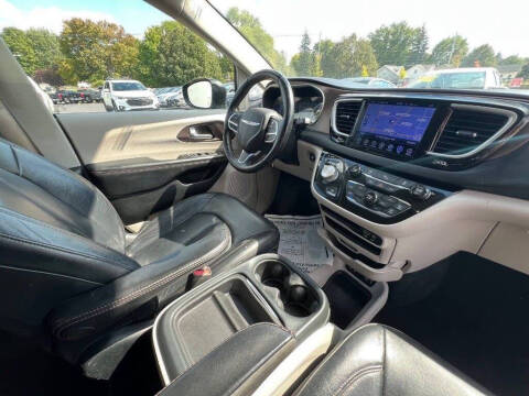 2017 Chrysler Pacifica Touring-L