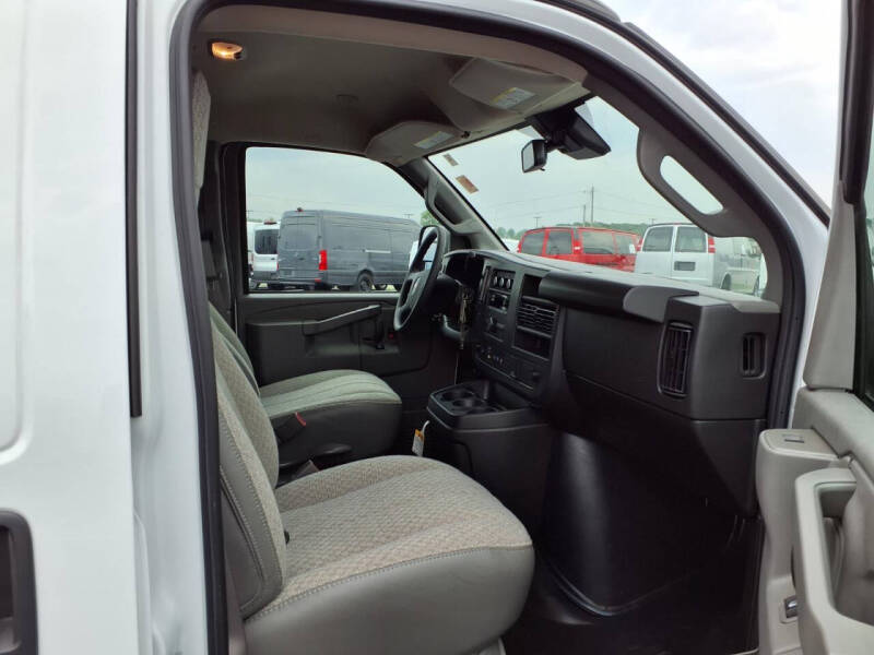 2025 GMC Savana 3500