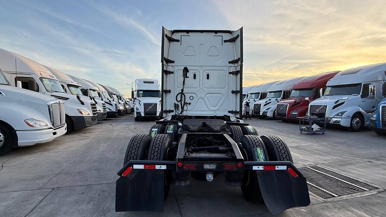 2020 Freightliner Cascadia for sale at KING TRUCK TRAILER SALES in Bakersfield, CA