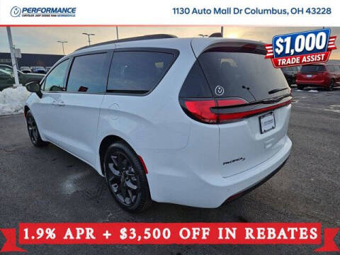 2026 Chrysler Pacifica Select