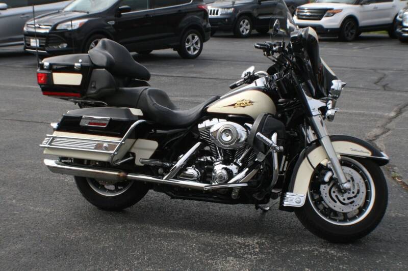 2007 Harley-Davidson ULTRA CLASSIC for sale at Champion Motor Cars in Machesney Park IL