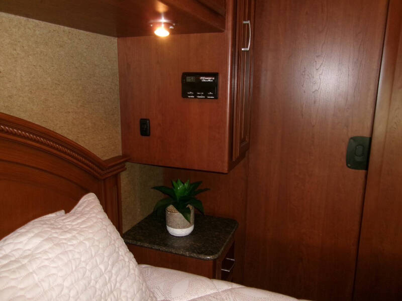 2013 Thor Motor Coach Challenger 37kt