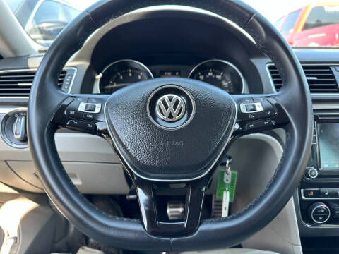 2017 Volkswagen Passat 1.8T R-Line