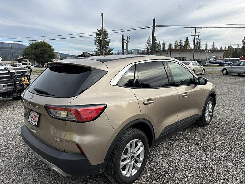 2020 Ford Escape SE