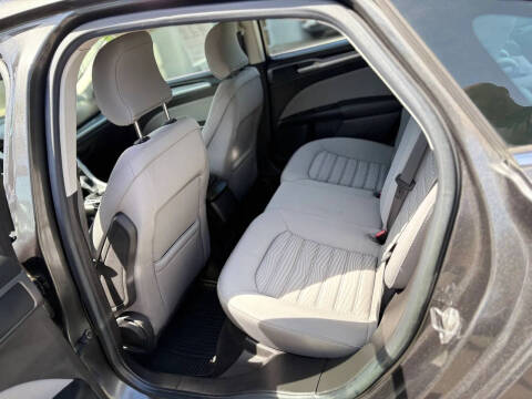 2016 Ford Fusion Hybrid S