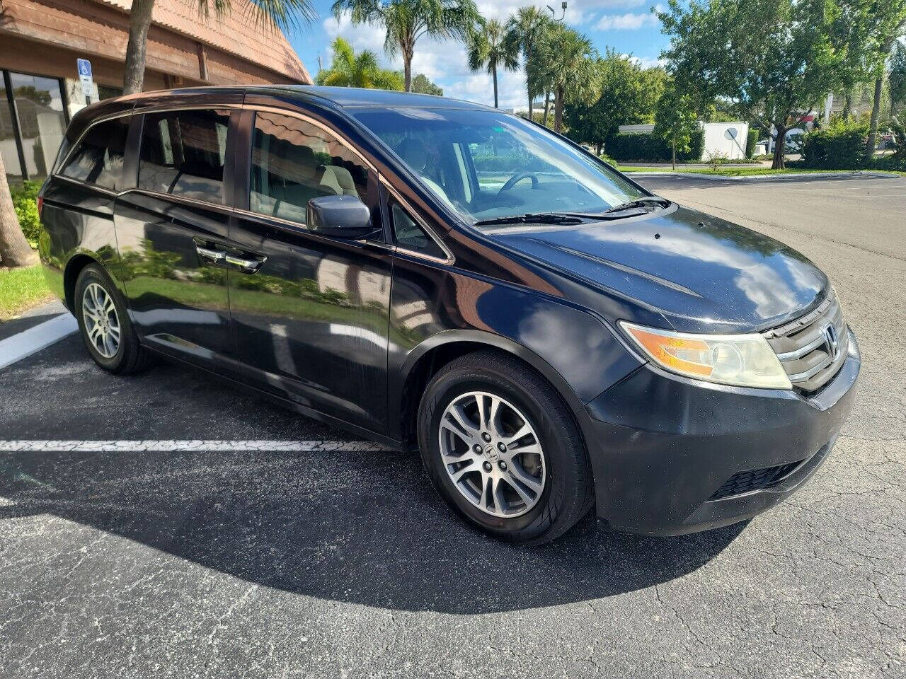 2011 Honda Odyssey Minivan - $8,900
