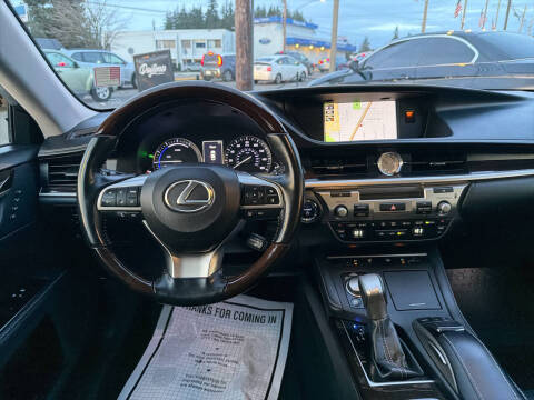 2017 Lexus ES 300h