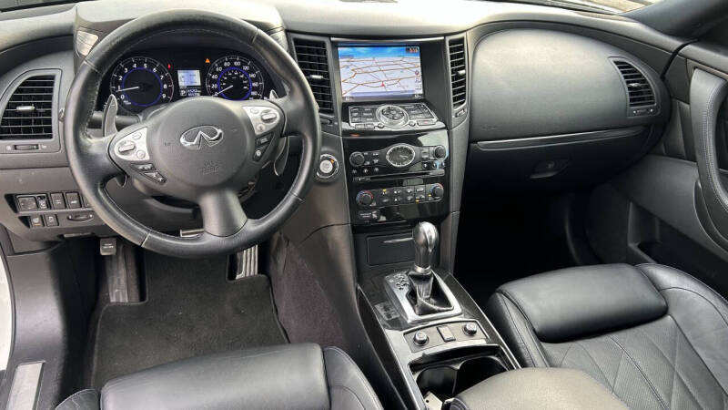 2016 Infiniti QX70