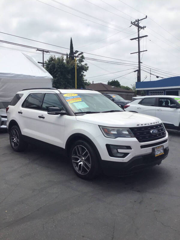 2017 Ford Explorer Sport's photo