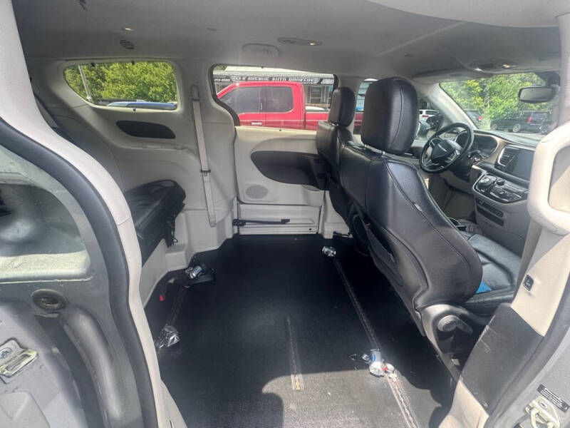 2017 Chrysler Pacifica Touring-L