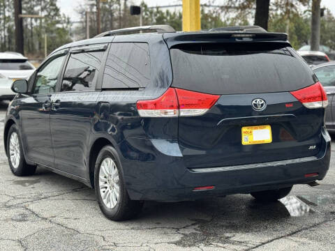 2012 Toyota Sienna XLE 7-Passenger Auto Access Seat