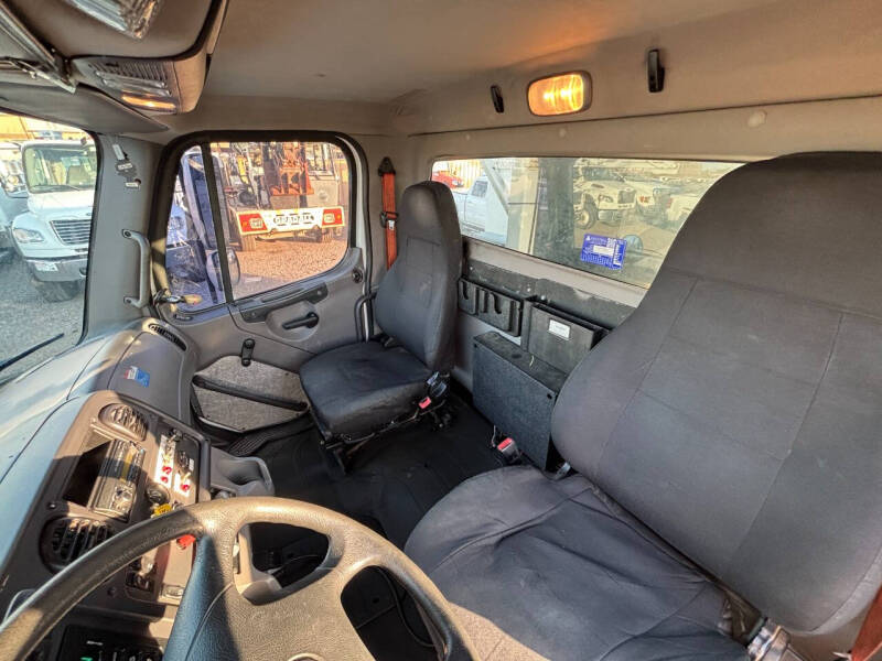 2015 Freightliner M2 106