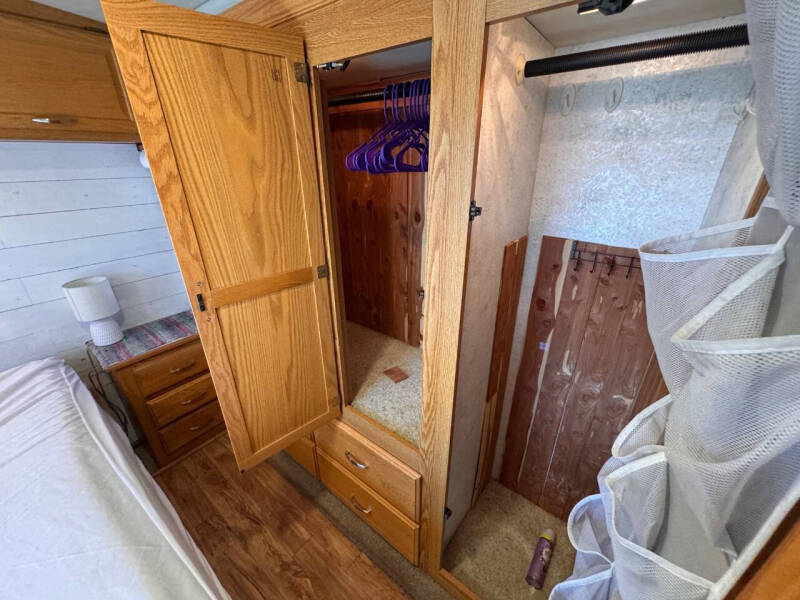 2005 Winnebago Journey