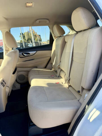 2016 Nissan Rogue SV