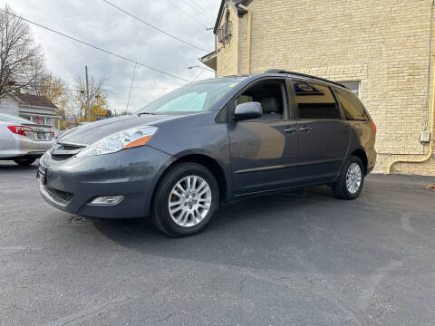 2008 Toyota Sienna for sale at Strong Automotive in Watertown WI