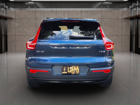 2022 Volvo XC40 T5 R-Design