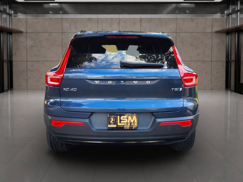 2022 Volvo XC40 T5 R-Design