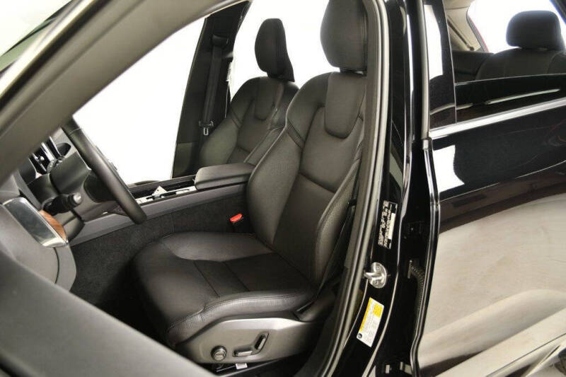 2022 Volvo XC60 B5 Momentum