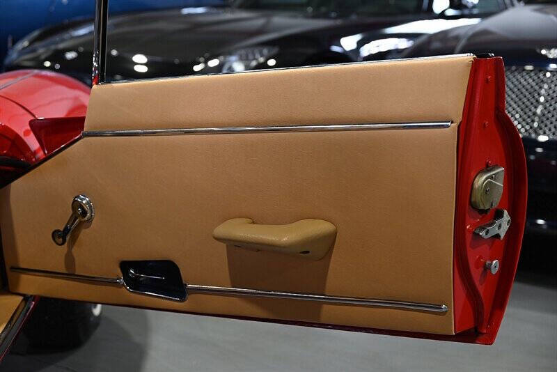 1974 Jaguar XKE 16