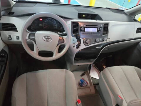 2012 Toyota Sienna Base 7-Passenger