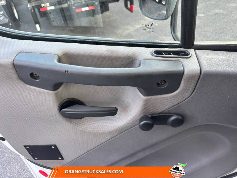 2019 Freightliner M2 106