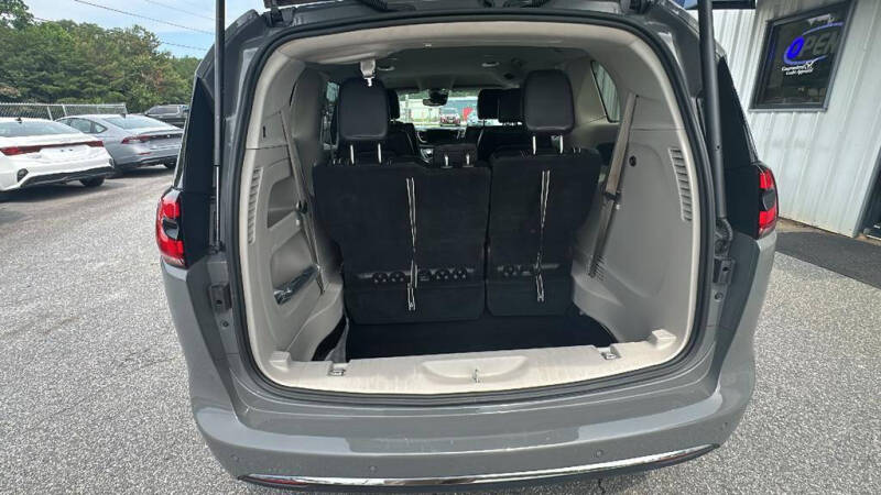 2023 Chrysler Pacifica Touring L