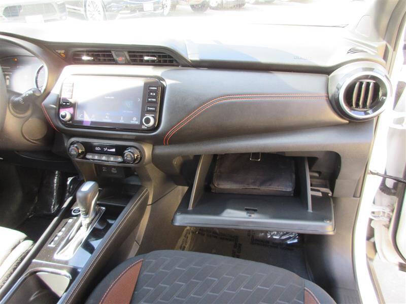 2023 Nissan Kicks SR