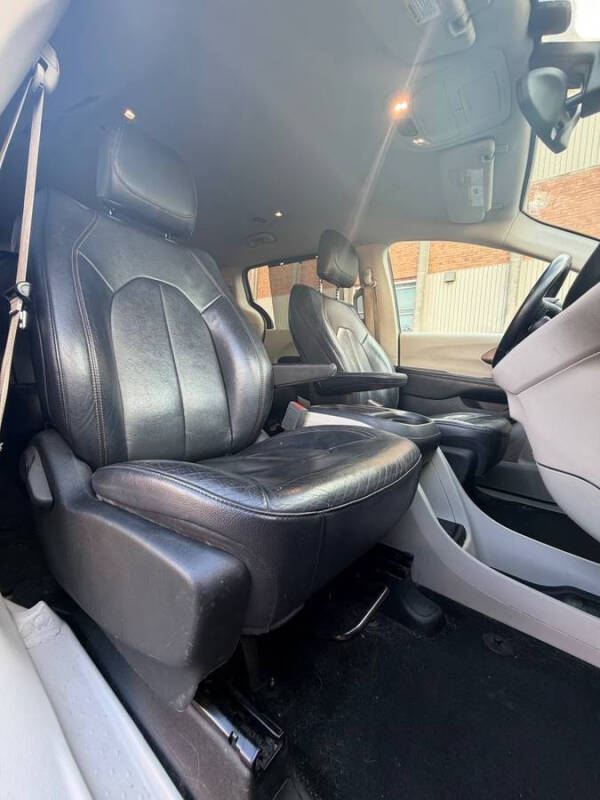 2017 Chrysler Pacifica Touring-L
