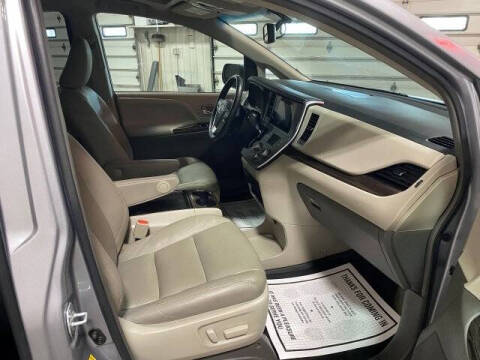 2017 Toyota Sienna XLE 8-Passenger