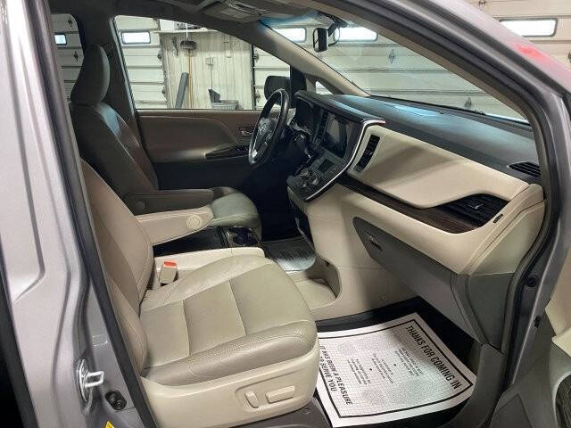 2017 Toyota Sienna XLE 8-Passenger