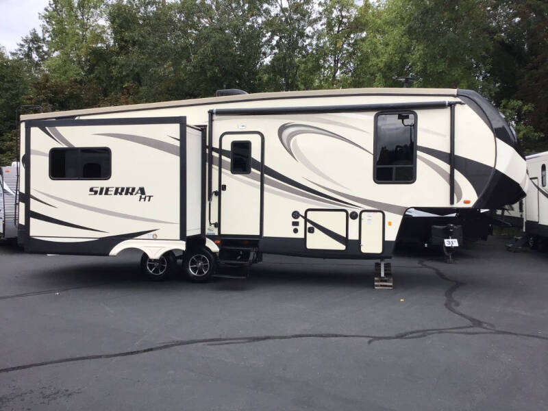 2018 Forest River Sierra 2850RL / 31ft
