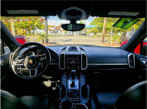 2017 Porsche Cayenne Platinum Edition