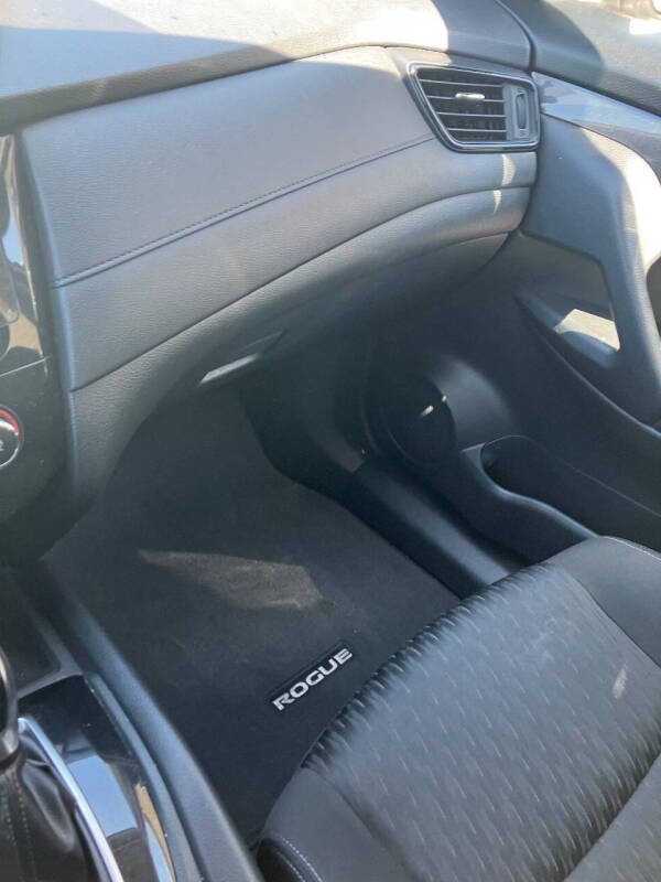 2017 Nissan Rogue S - Photo 13
