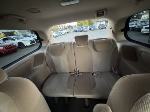 2012 Kia Sedona LX