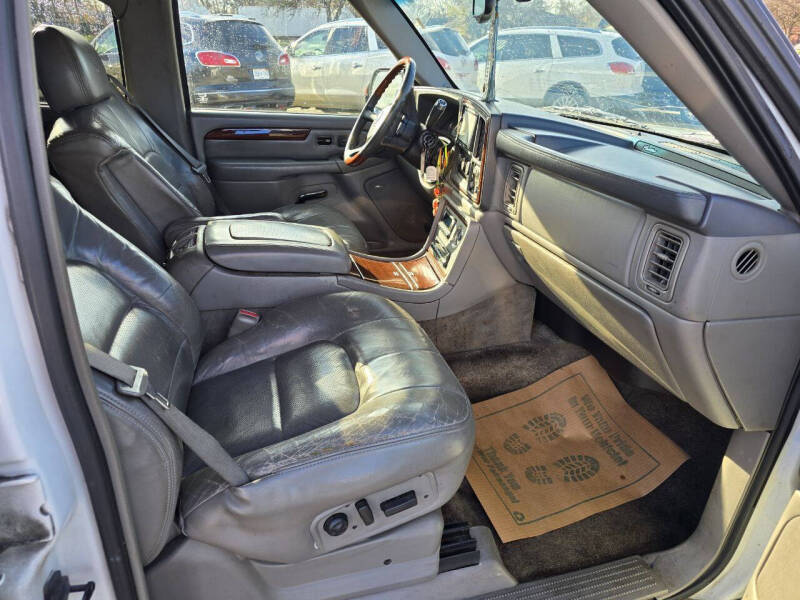 2002 Cadillac Escalade Base photo 9