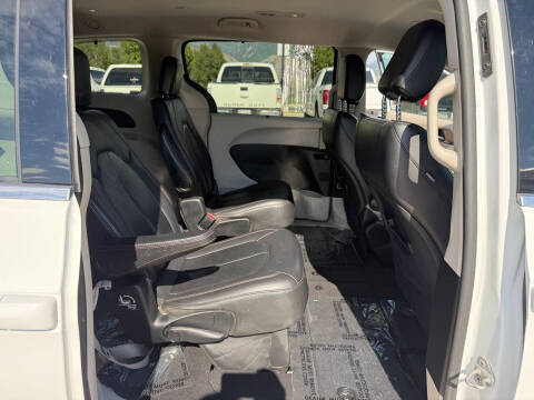 2017 Chrysler Pacifica Touring-L
