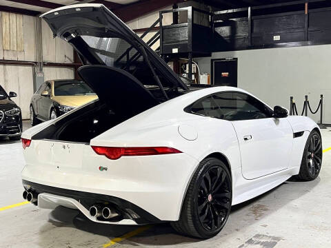 2016 Jaguar F-TYPE R