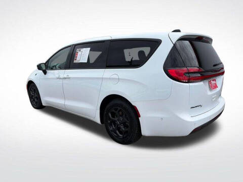 2024 Chrysler Pacifica Plug-In Hybrid Select