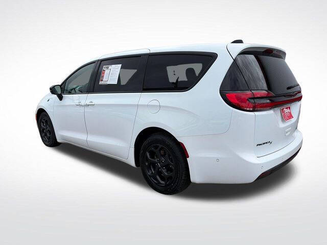 2024 Chrysler Pacifica Plug-In Hybrid Select