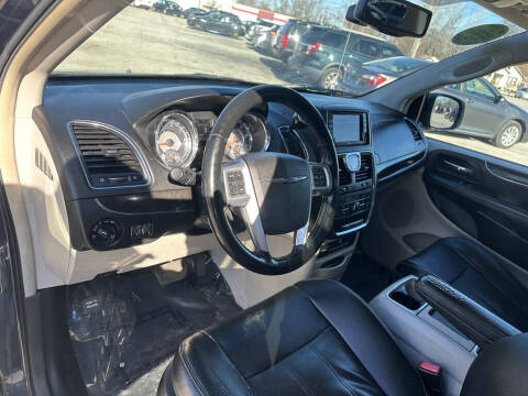 2013 Chrysler Town and Country Touring-L