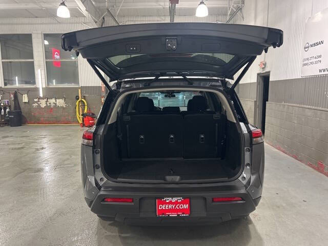 2025 Nissan Pathfinder SV