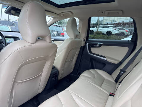 2016 Volvo XC60 T5 Premier