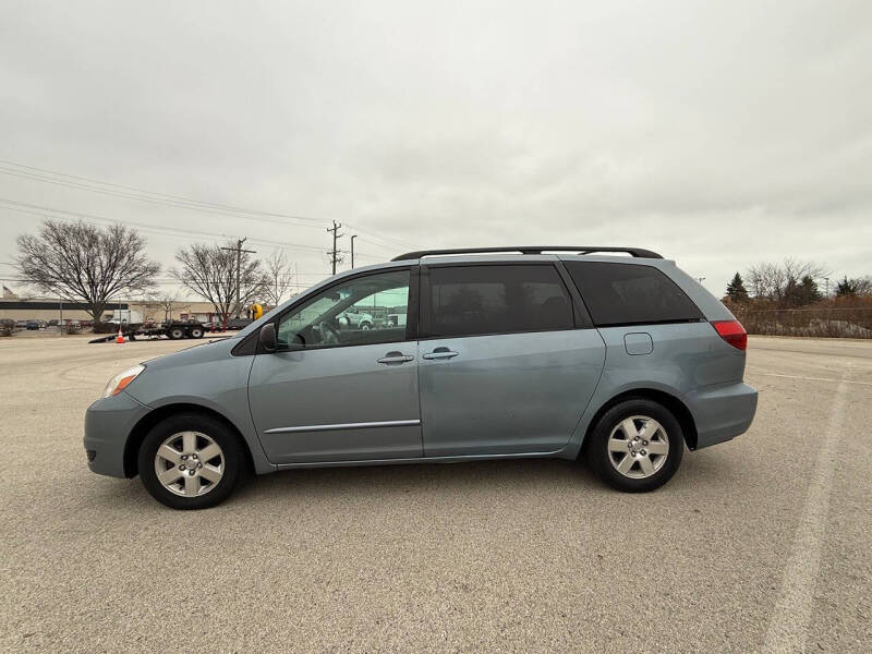 2004 Toyota Sienna CE 8 Passenger