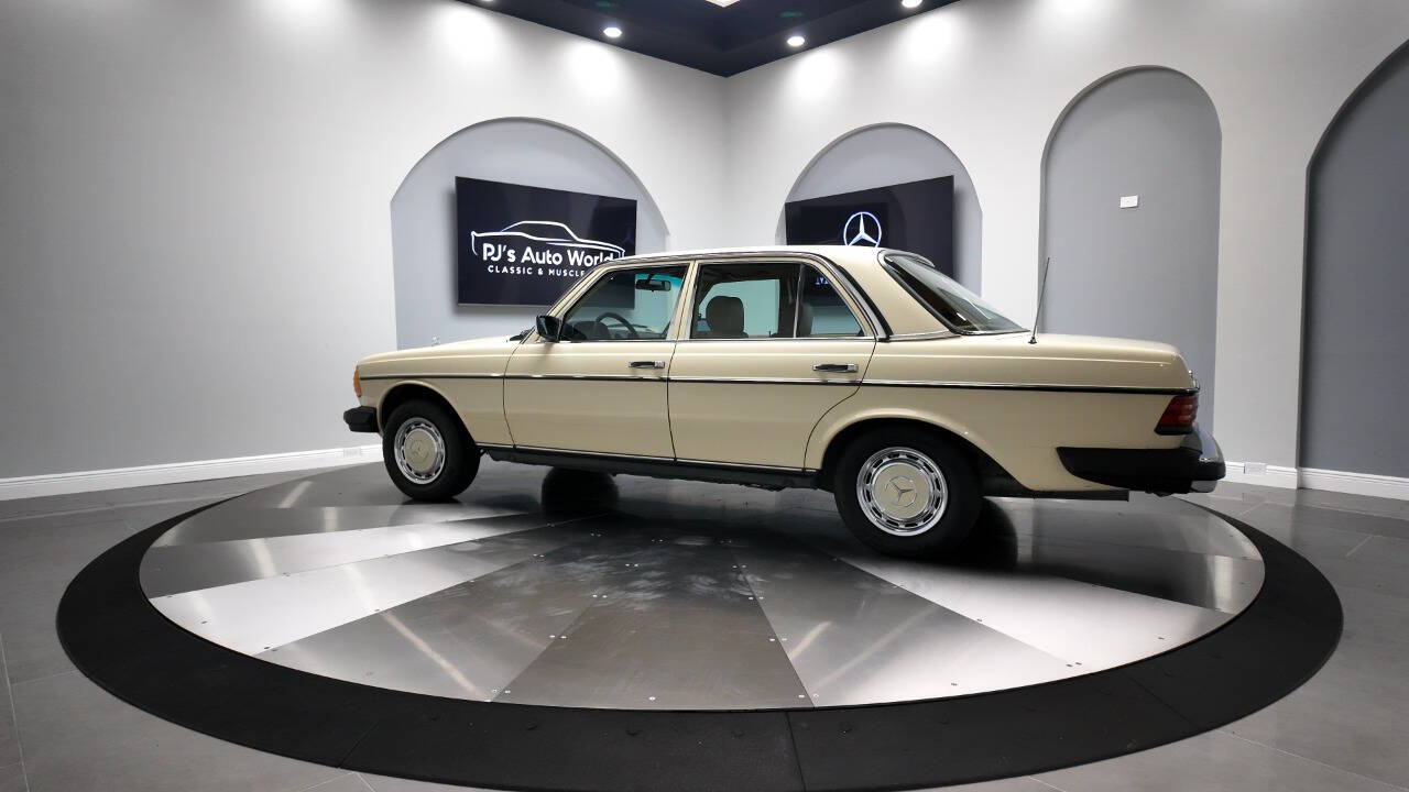 1983 Mercedes-Benz 240-Class 22